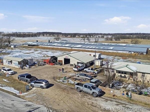 472589 E County Road 660 , Watts, OK 74964