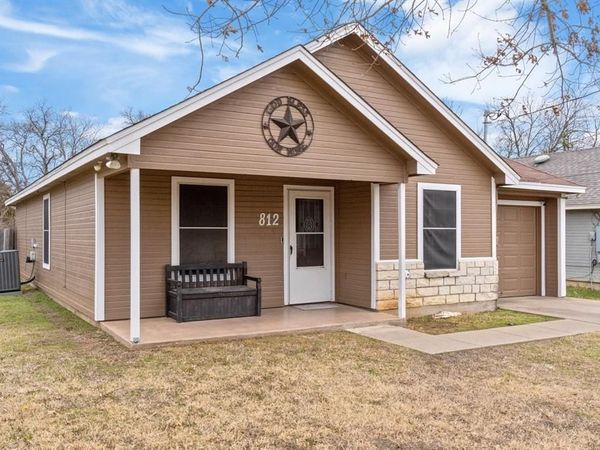 812 Barber Avenue, Cleburne, TX 76031