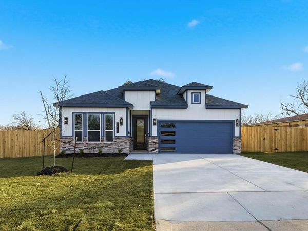 5428 Stephanie Drive, Haltom City, TX 76117