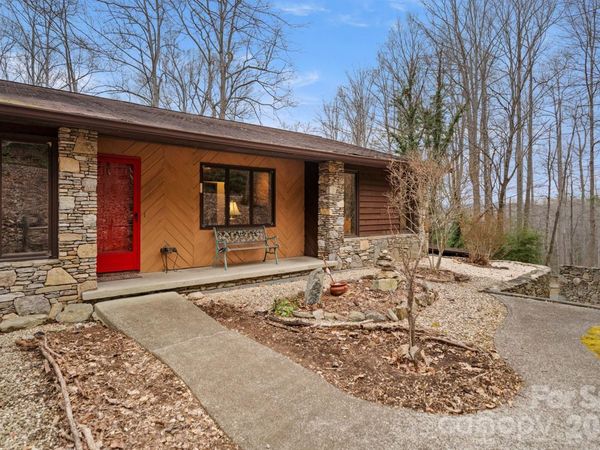 45 Crescent Drive, Hendersonville, NC 28739