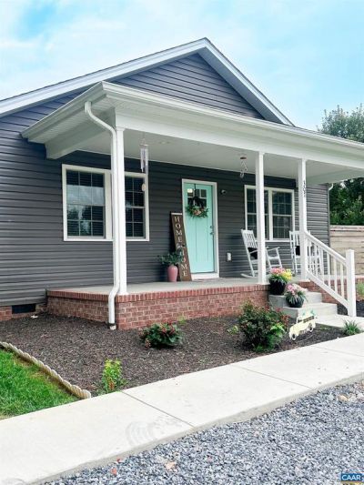 307 15th St, Grottoes, VA 24441 Main Photo