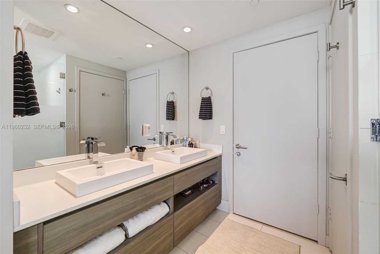 460 NE 28 , Unit 704, Miami, FL 33137 Photo