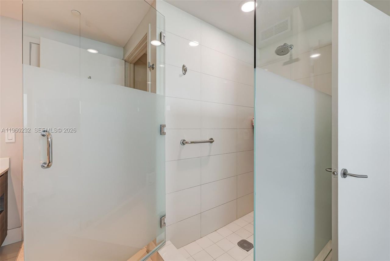 460 NE 28 , Unit 704, Miami, FL 33137 Photo