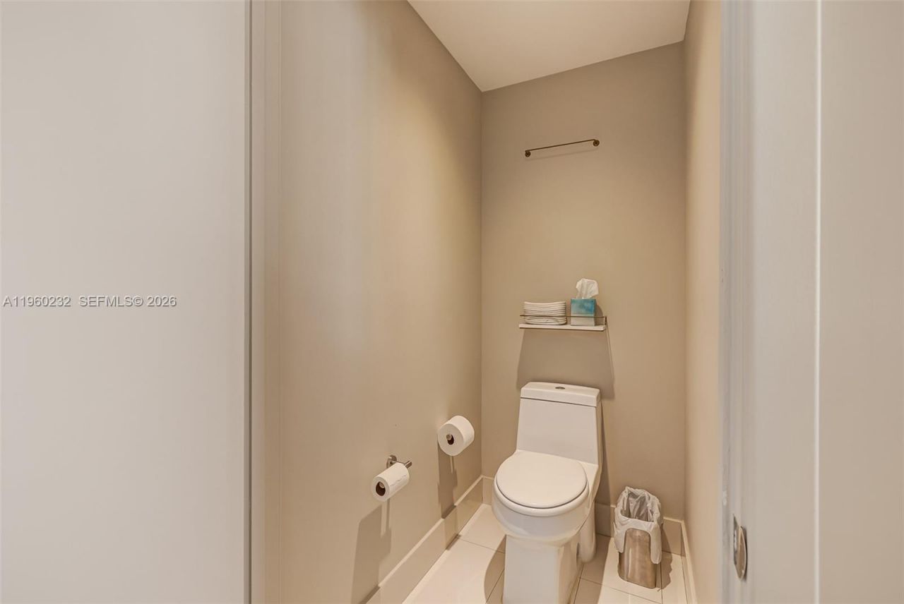 460 NE 28 , Unit 704, Miami, FL 33137 Photo