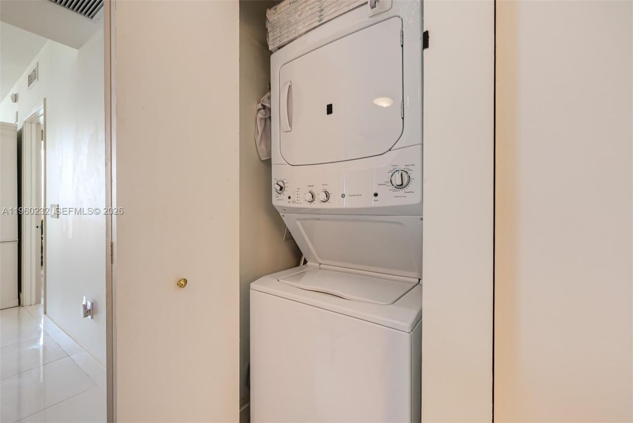 460 NE 28 , Unit 704, Miami, FL 33137 Photo