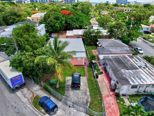 280 NW 34th St , Miami, FL 33127