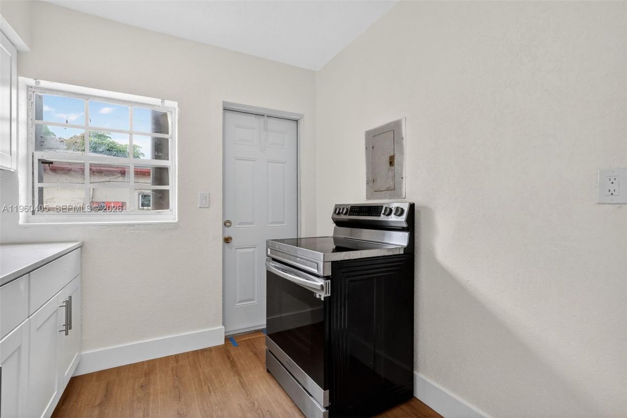 280 NW 34th St , Miami, FL 33127 Photo