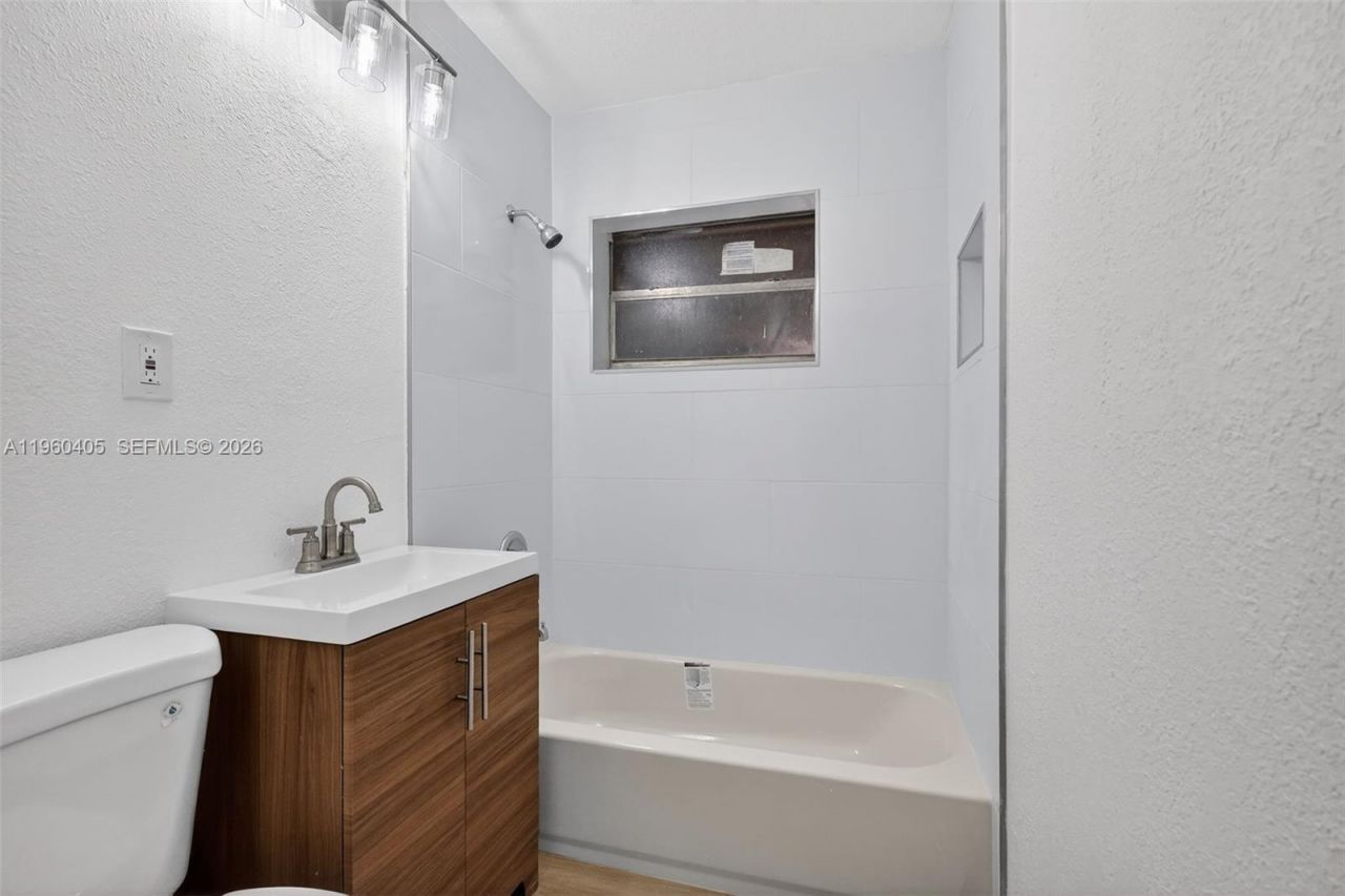 280 NW 34th St , Miami, FL 33127 Photo