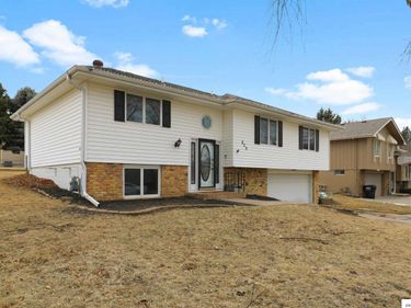 809 Sherman Street, Papillion, NE 68046