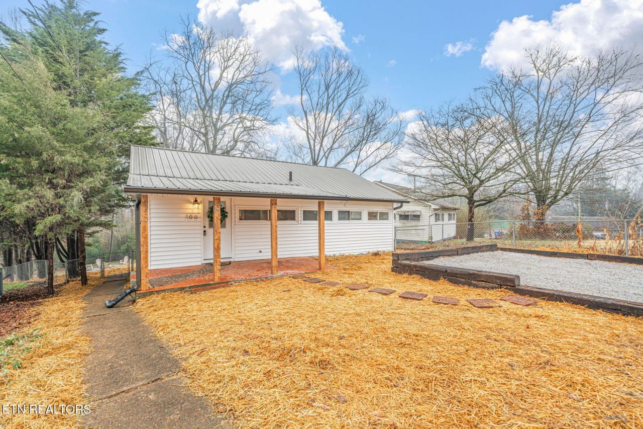 100 Wellington Circle, Oak Ridge, TN 37830 Main Photo