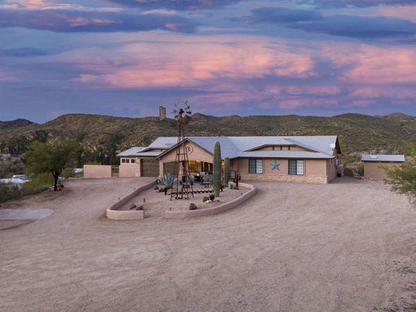 28432 W HIGHWAY 60, Morristown, AZ 85342