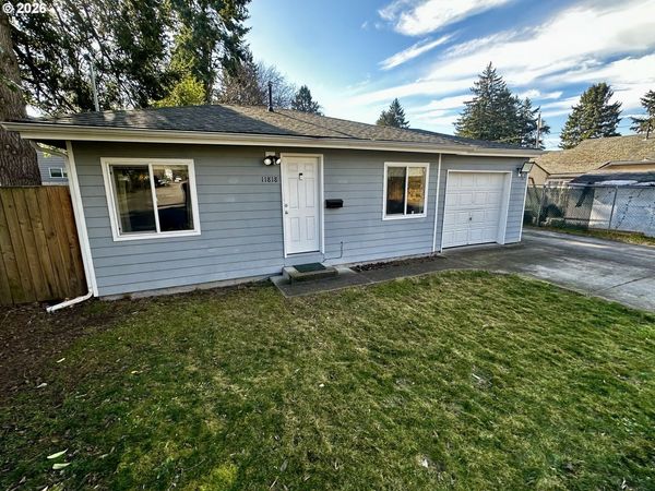 11818 NE HOLLADAY ST, Portland, OR 97220