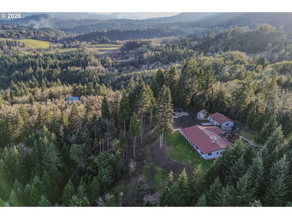 250 MOUNTAIN DR, Roseburg, OR 97471