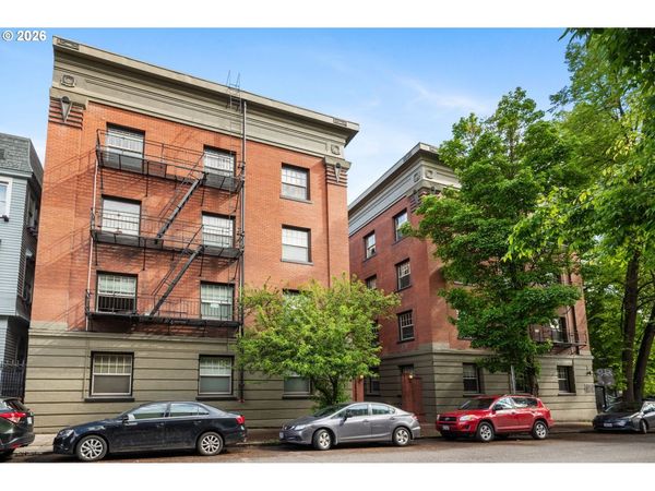 2109 NW IRVING ST, Unit 205, Portland, OR 97210