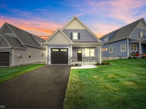 6 Birdie Ln, Boonton, NJ 07005