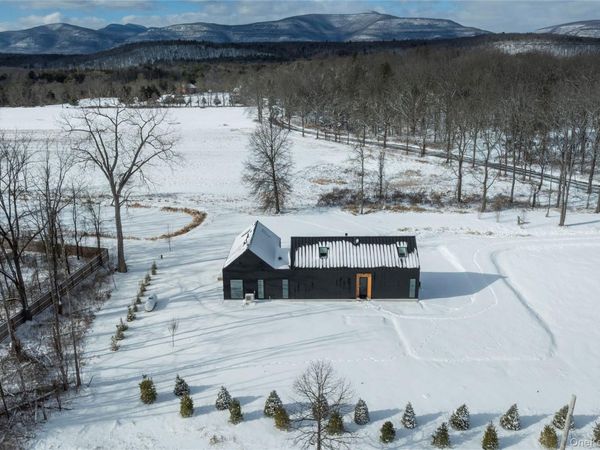 3 Schoolhouse Road , Saugerties, NY 12477