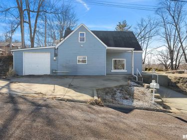 1908 COMMONWEALTH Avenue, Pekin, IL 61554