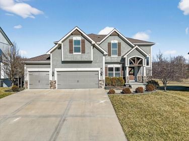 4508 NW Montebella Drive, Riverside, MO 64150
