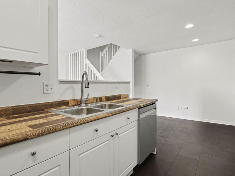 7048 Monarchos Drive, Unit 16, New Albany, OH 43054 Photo 11