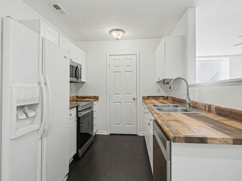 7048 Monarchos Drive, Unit 16, New Albany, OH 43054 Photo 3