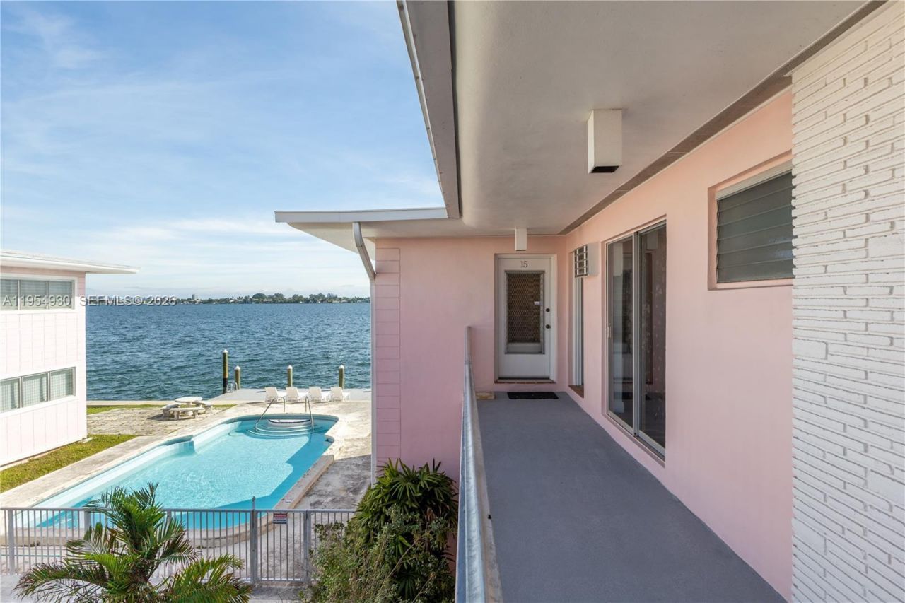 7921 East Dr, Unit 15, North Bay Village, FL 33141 Photo