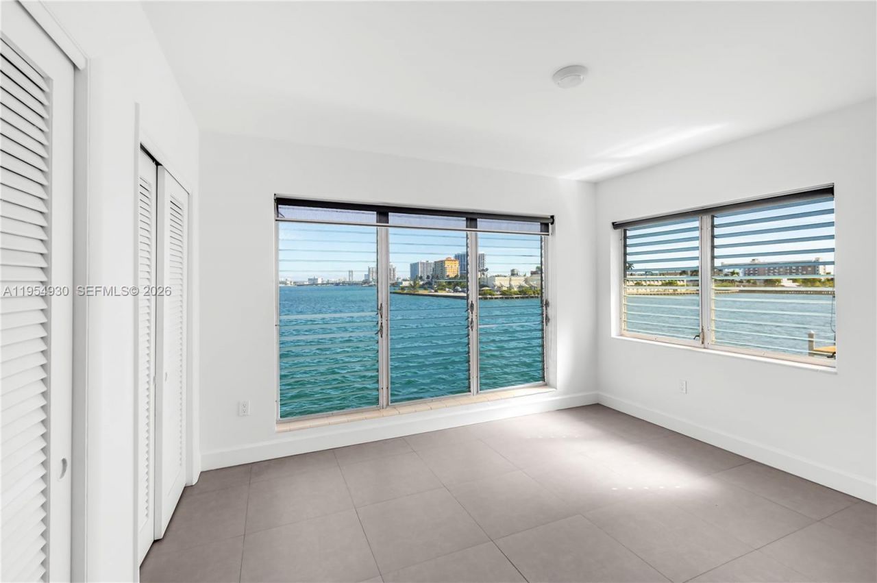 7921 East Dr, Unit 15, North Bay Village, FL 33141 Photo