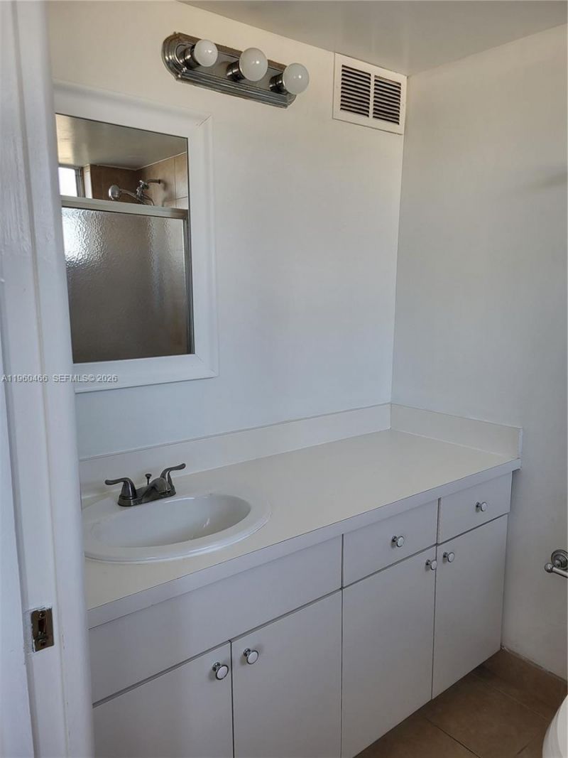 1020 94th St, Unit 503, Bay Harbor Islands, FL 33154 Photo