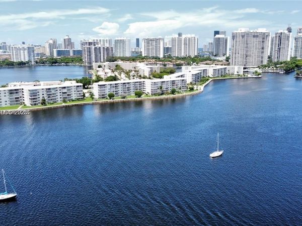 2903 Point East Dr, Unit K611, Aventura, FL 33160