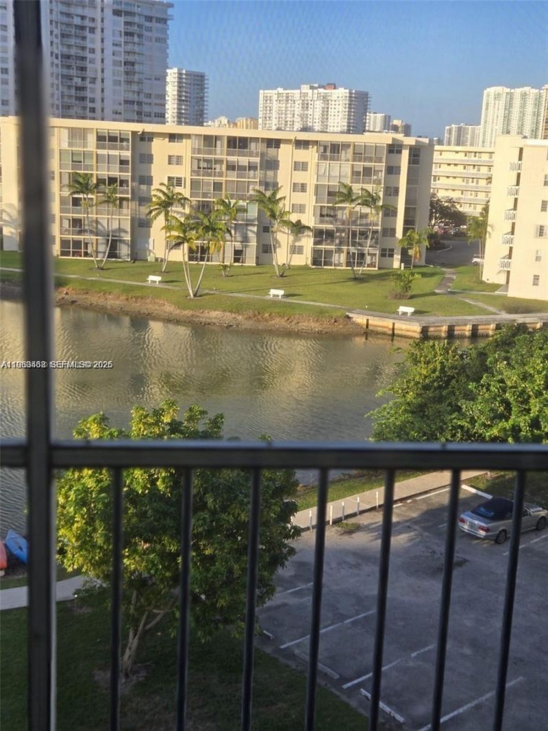 2903 Point East Dr, Unit K611, Aventura, FL 33160 Photo