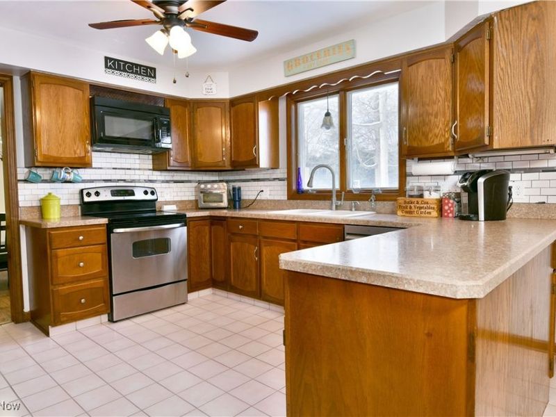 1654 Squaw Creek Drive, Girard, OH 44420 Photo 13