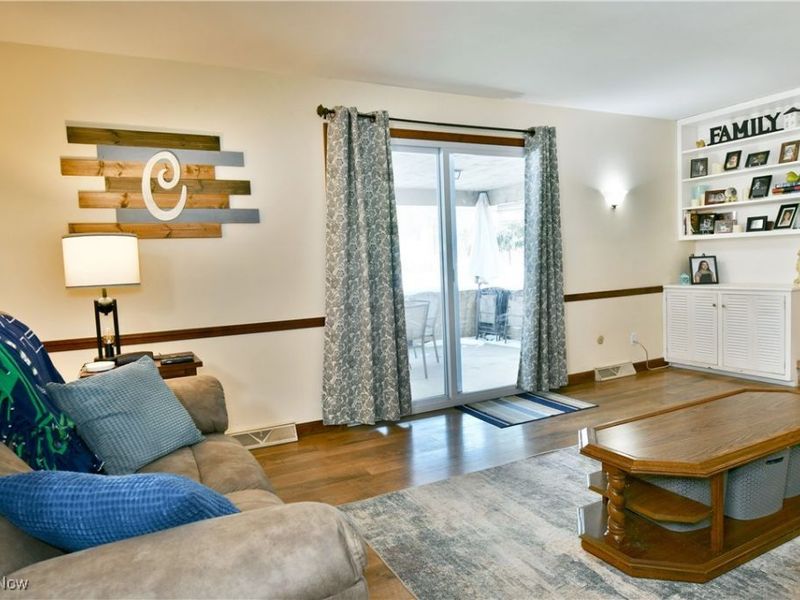 1654 Squaw Creek Drive, Girard, OH 44420 Photo 19