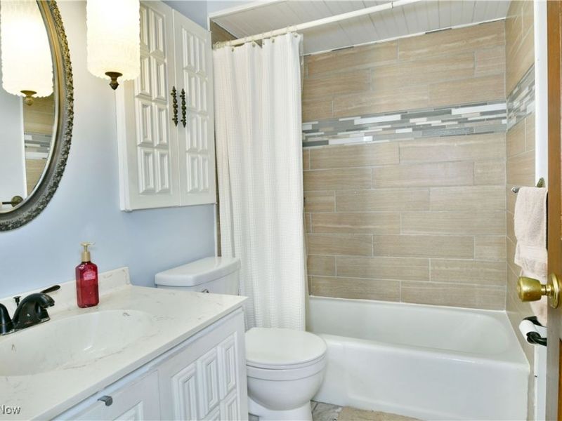 1654 Squaw Creek Drive, Girard, OH 44420 Photo 28