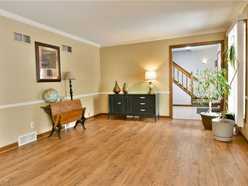 1654 Squaw Creek Drive, Girard, OH 44420 Photo 7