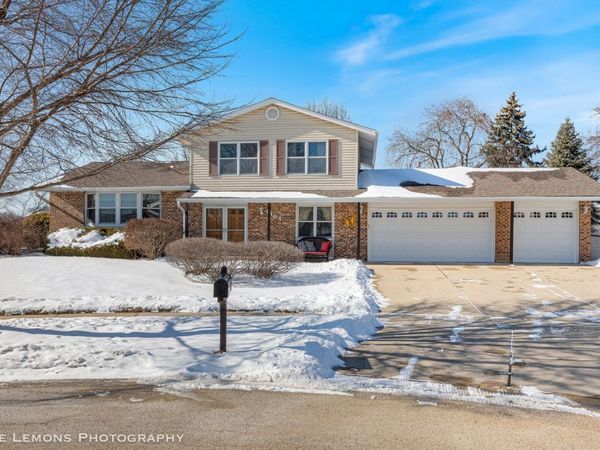 1484 Hodlmair Court, Elk Grove Village, IL 60007