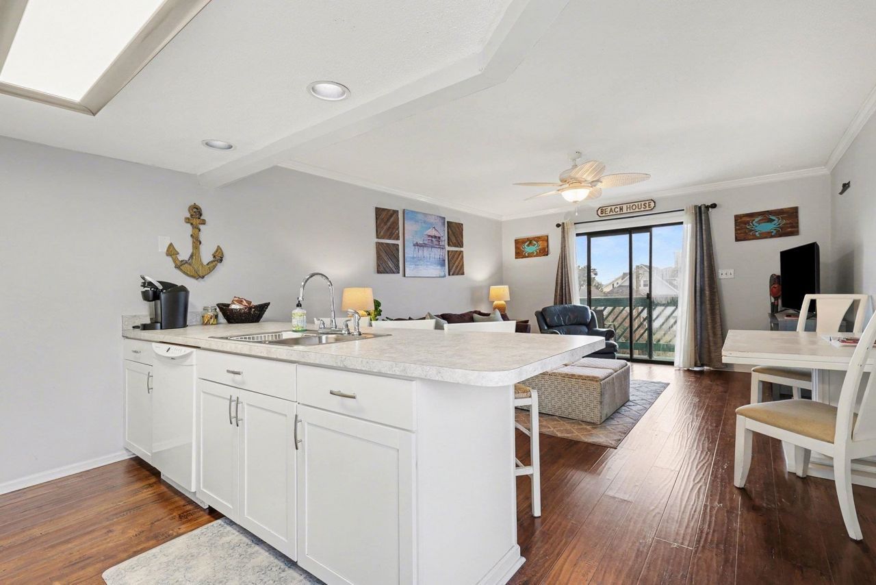 216 22nd Ave. N Photo 14