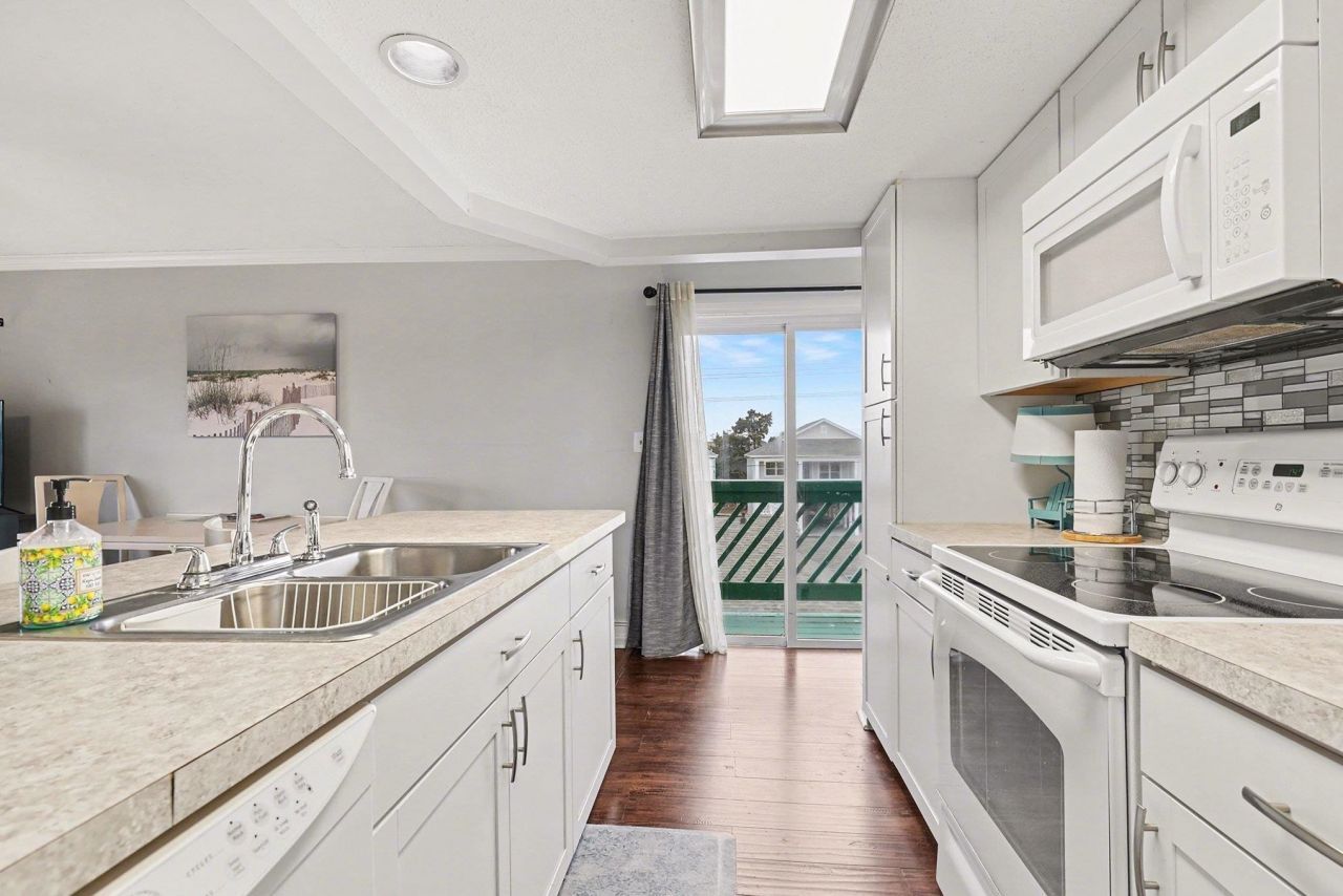 216 22nd Ave. N Photo 16