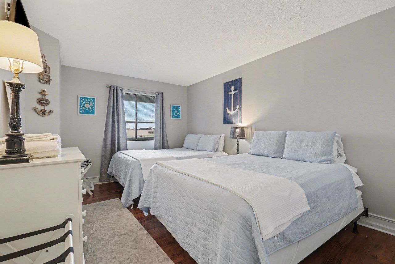 216 22nd Ave. N Photo 17