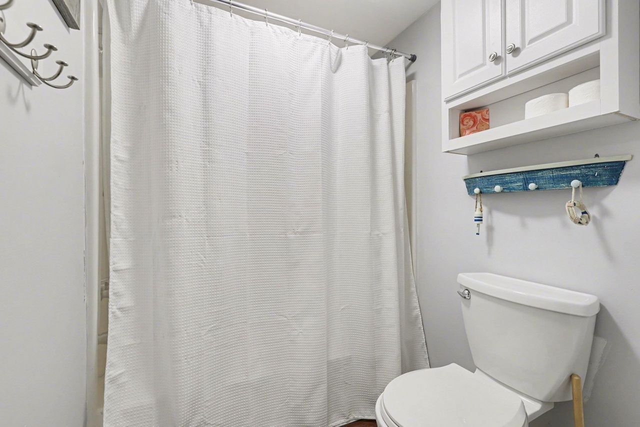 216 22nd Ave. N Photo 21