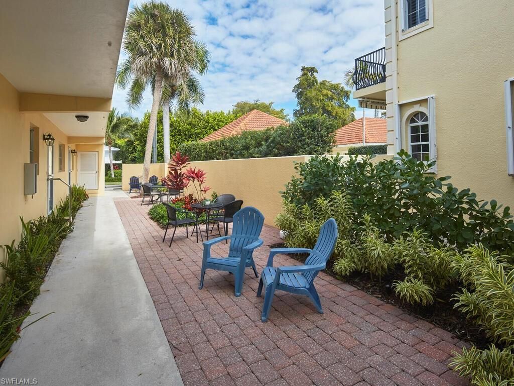 255 2nd Ave S, Unit 6, Naples, FL 34102 Photo