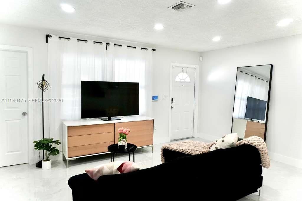 1213 NW 6th Ave, Fort Lauderdale, FL 33311 Photo