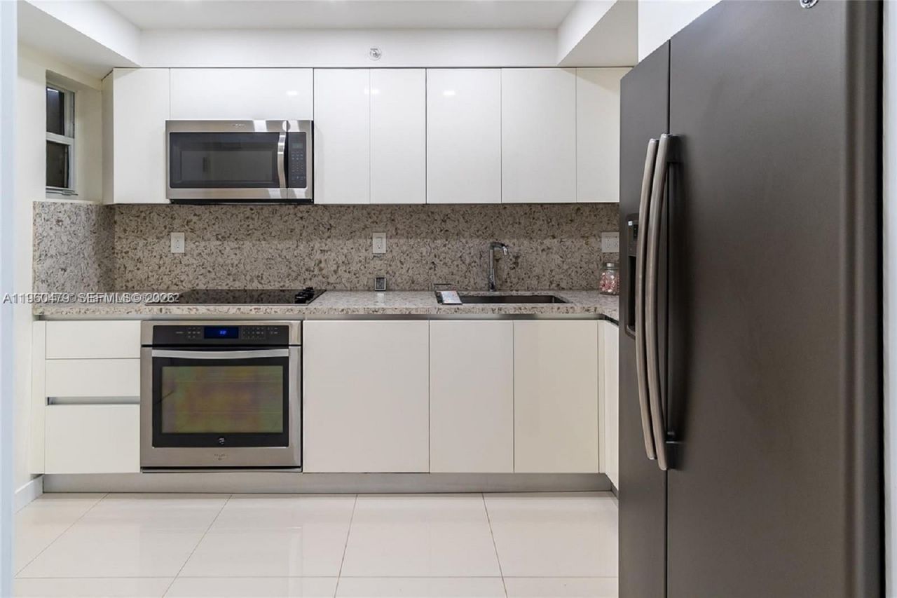 6830 Indian Creek Dr, Unit 8E, Miami Beach, FL 33141 Photo