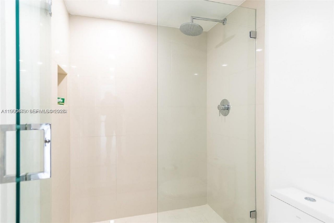 6830 Indian Creek Dr, Unit 8E, Miami Beach, FL 33141 Photo