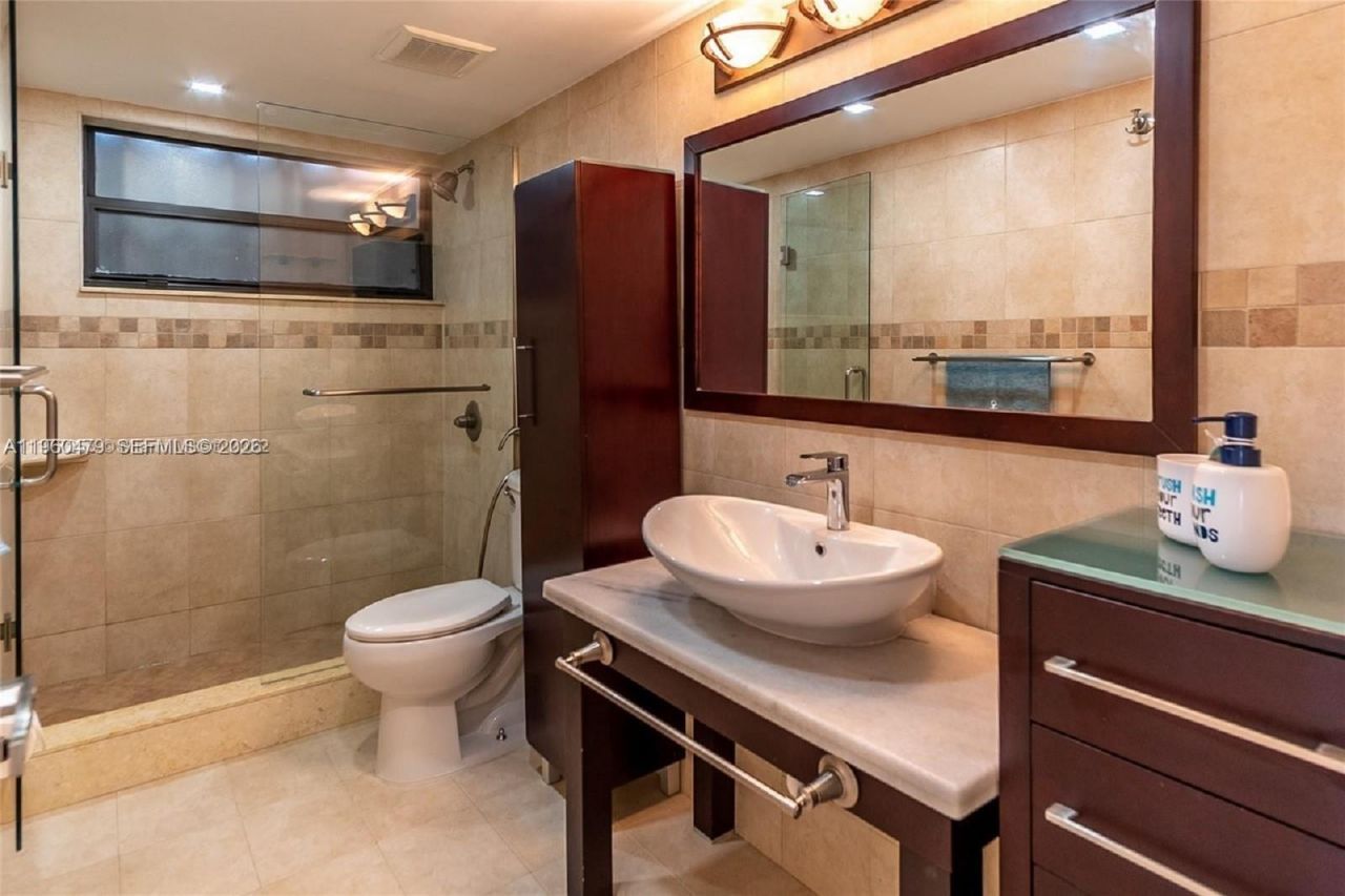 6830 Indian Creek Dr, Unit 8E, Miami Beach, FL 33141 Photo