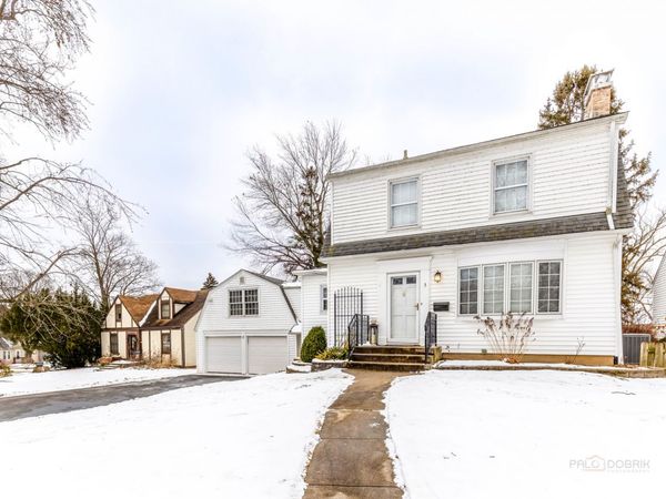 3 LAKEVIEW Drive, Mundelein, IL 60060