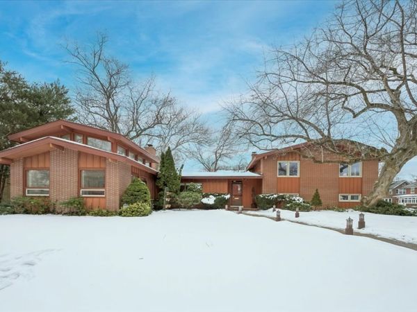 744 Sheridan Road, Evanston, IL 60202