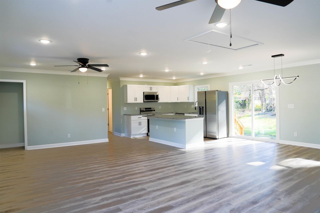 1104 Ragin St. Photo 4