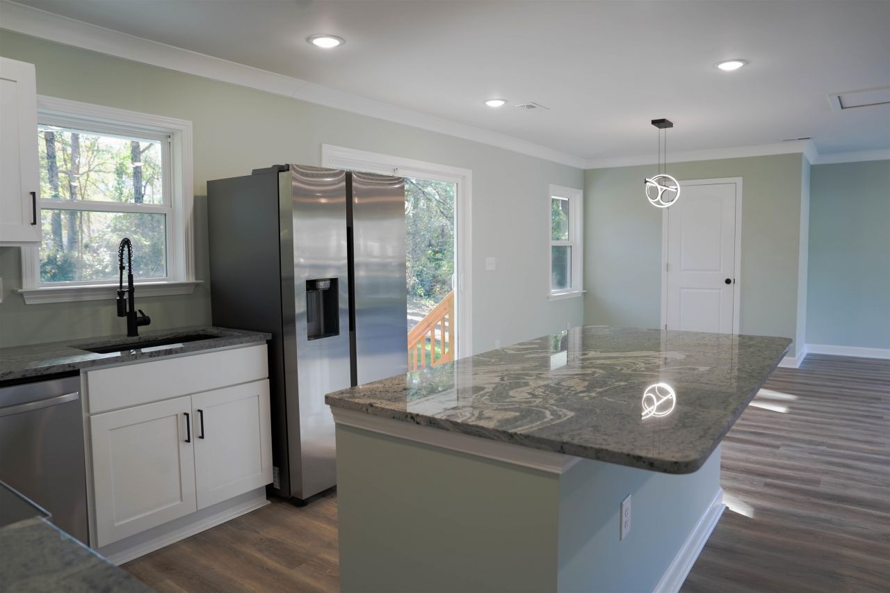 1104 Ragin St. Photo 7