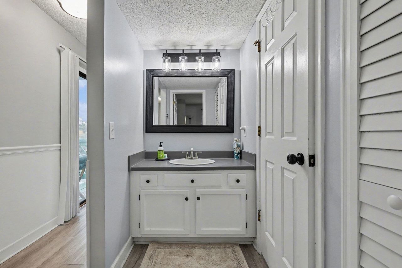 216 22nd Ave. N Photo 11