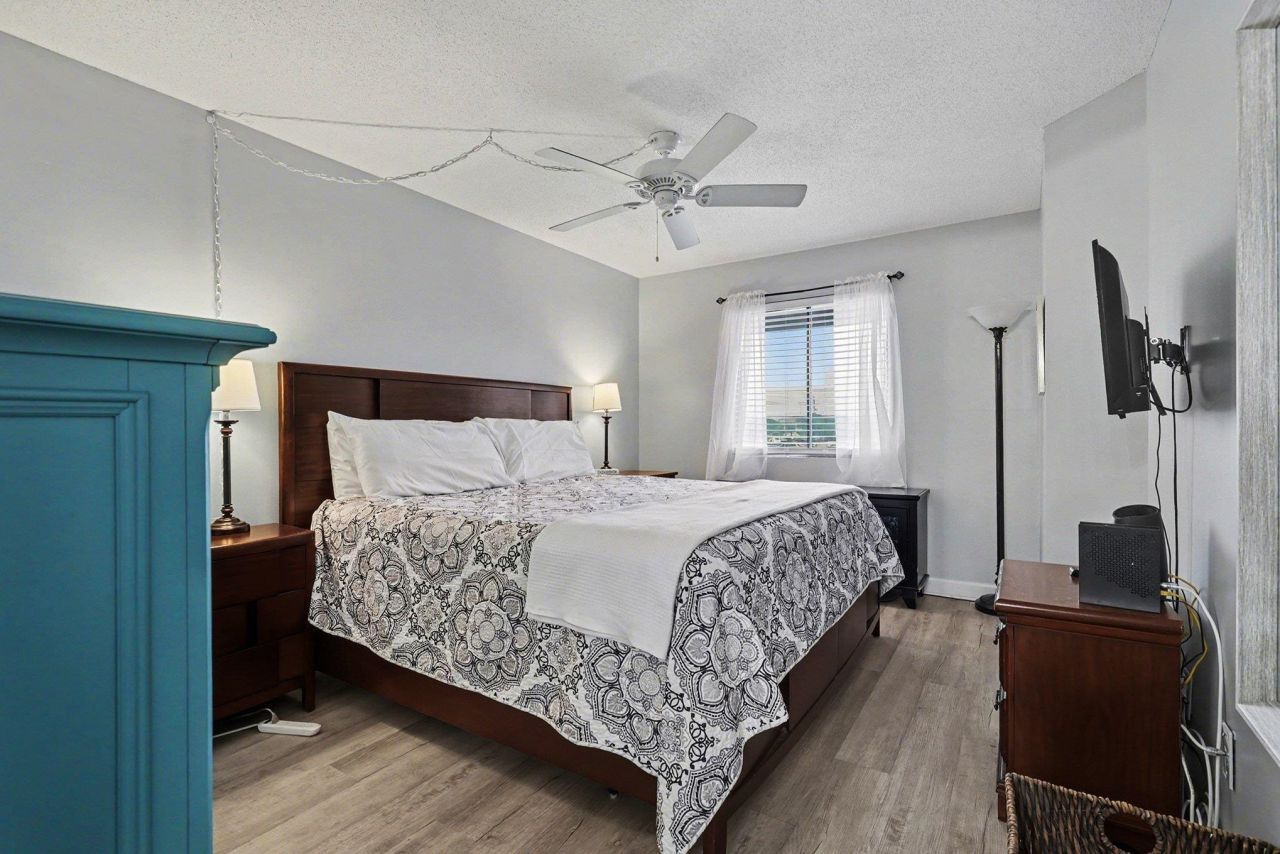 216 22nd Ave. N Photo 16