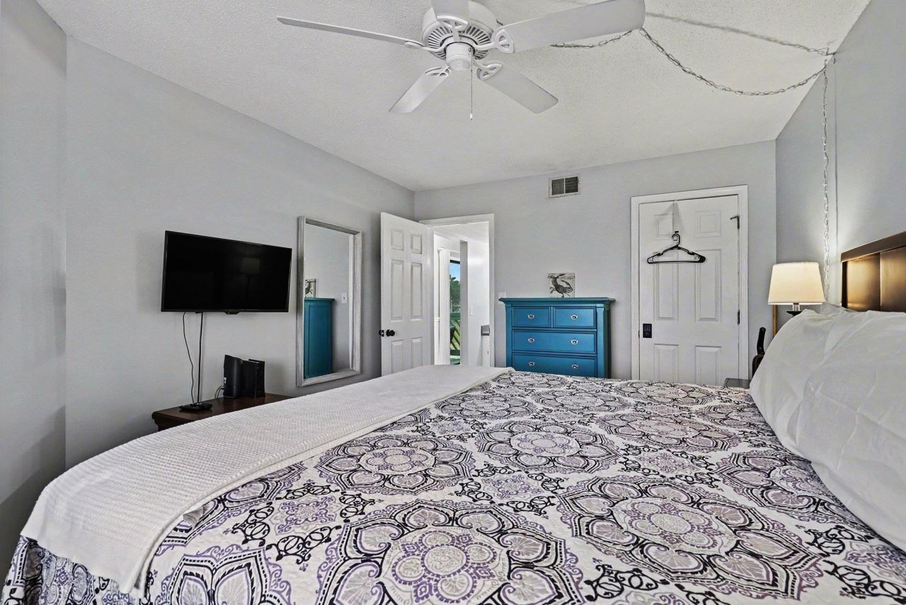 216 22nd Ave. N Photo 17